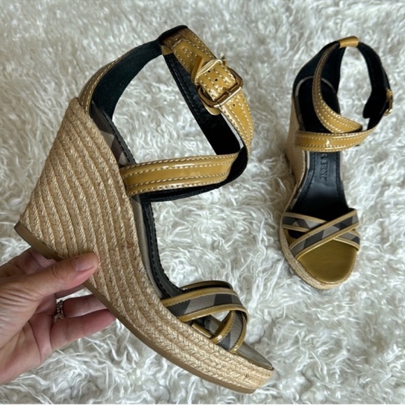 Burberry Nova Check Pattern Patent Leather Wedge Heel Espadrille Sandals Sz 8.5 - Picture 1 of 12
